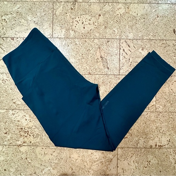 Arc'teryx Women's Essent High Rise Leggings - Picture 9 of 12